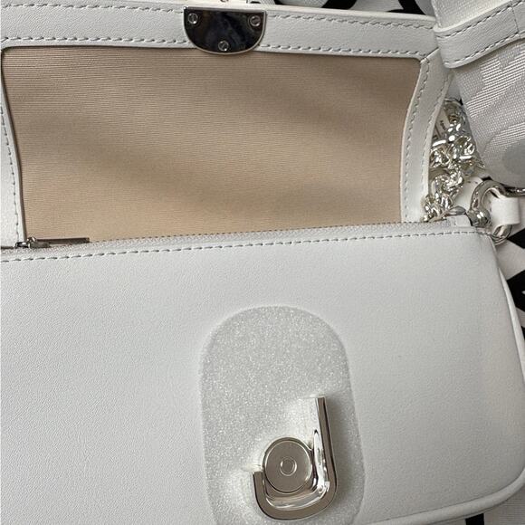 Burberry Men's Black Oversized Short Sleeve Tee - Picture 6 of 8